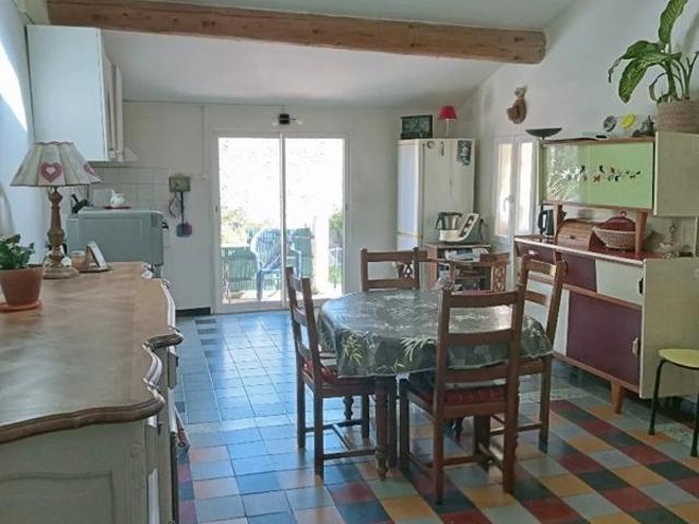 Maison de village avec très jolie jardin et piscine