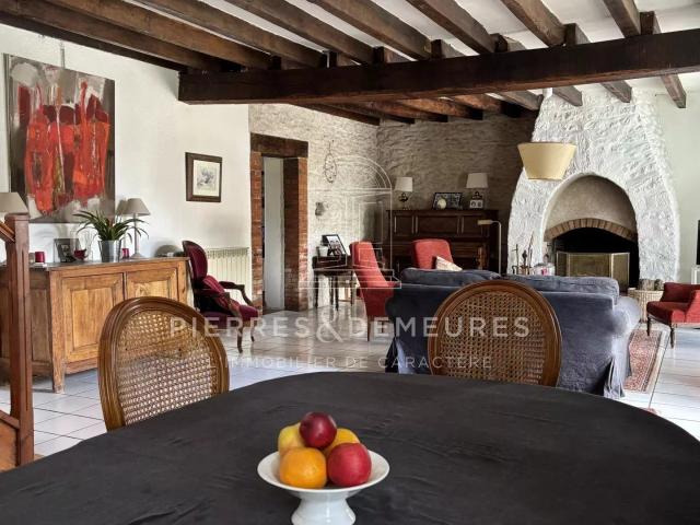 Maison De Village Avec Vue Et Piscine 142m² La châtre