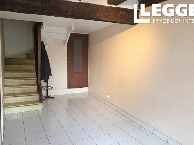 Maison de village avec 2 chambres à moderniser, garage et jardins non attenant Saulgond, Charente