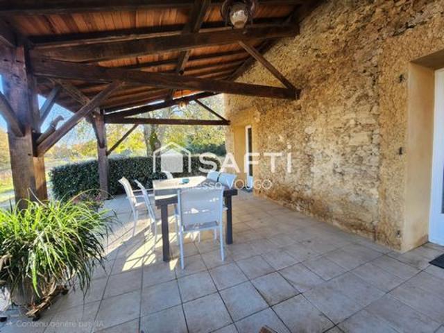 Maison de village avec 2 chambres, grande pièce a vivre et dépendances sur un terrain d'environ 3000m2