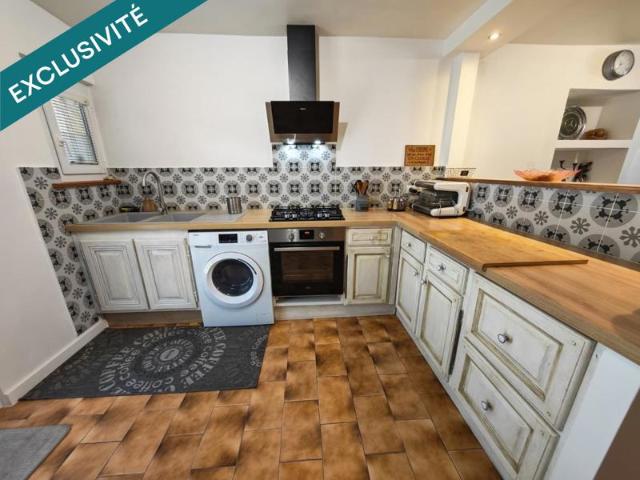 Maison de village avec 2 logements T2, terrasse et stationnement