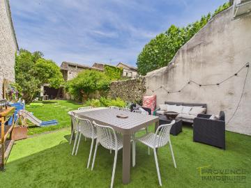 Maison de village avec 3 chambres et jardin à vendre à 5 min. 125m² Montélimar