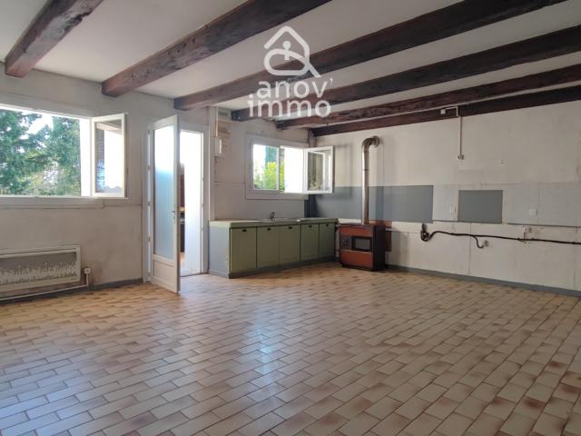 Maison de village avec 3 chambres, un jardin, puits, cave et dépendances