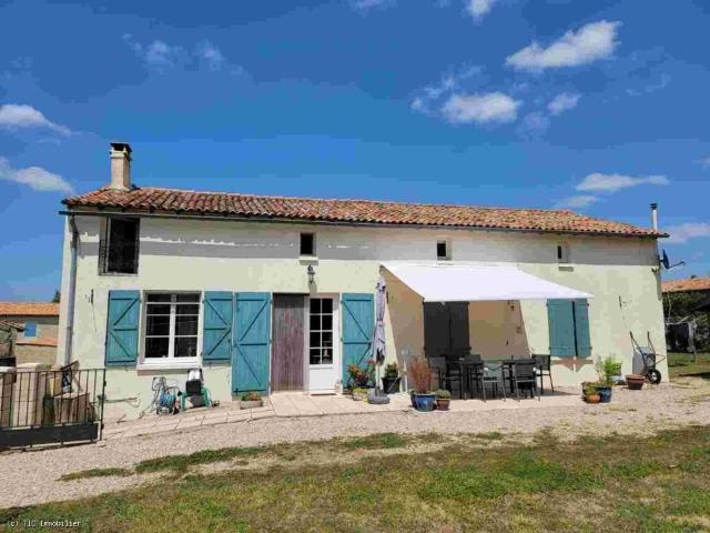 Maison de Village Avec 6 Chambres et Jardin, 10 Minutes de 120m² Villefagnan