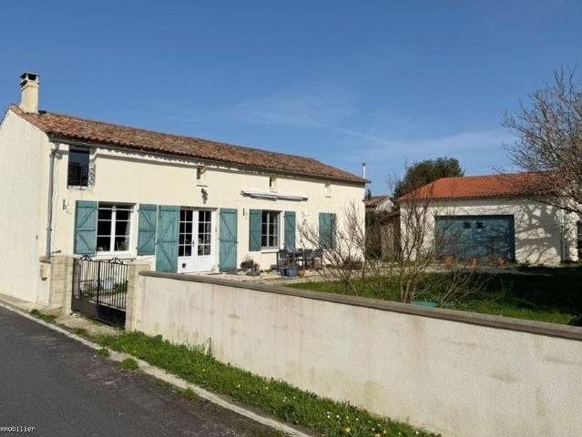 Maison de Village Avec 6 Chambres et Jardin, 10 Minutes de 120m² Villefagnan
