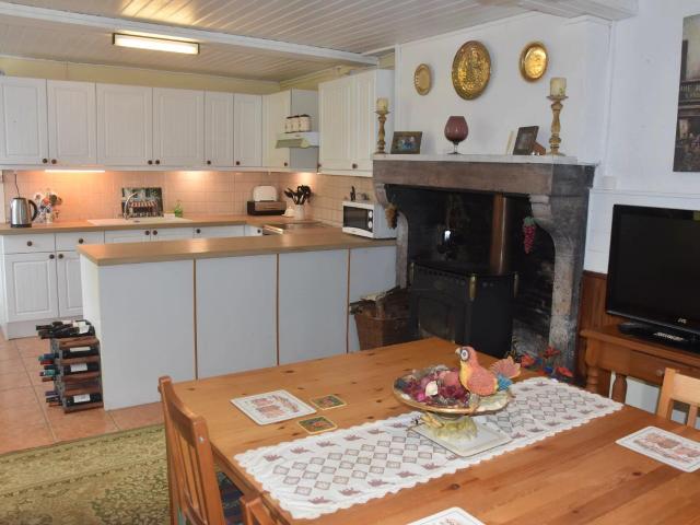 Maison de village confortable, pleine de charme et de caract. 83m² Joussé