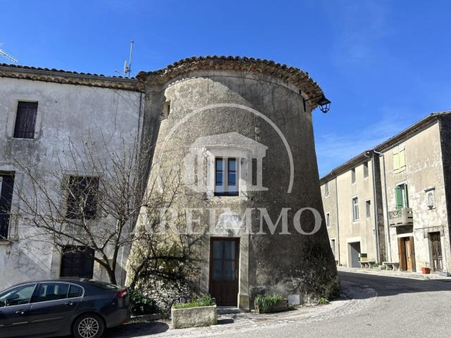 Maison de village de 53 m² avec beaucoup de cachet situé au. 53m² Notre Dame de Londres