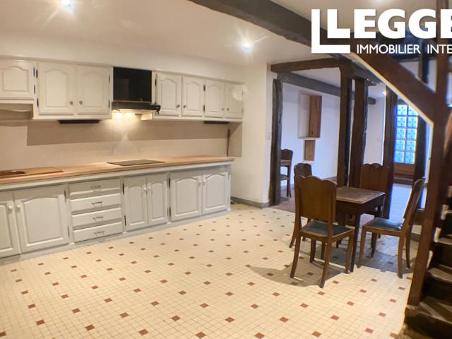 Maison de village de 100m² en pierre proche de tous les commerces et commodités