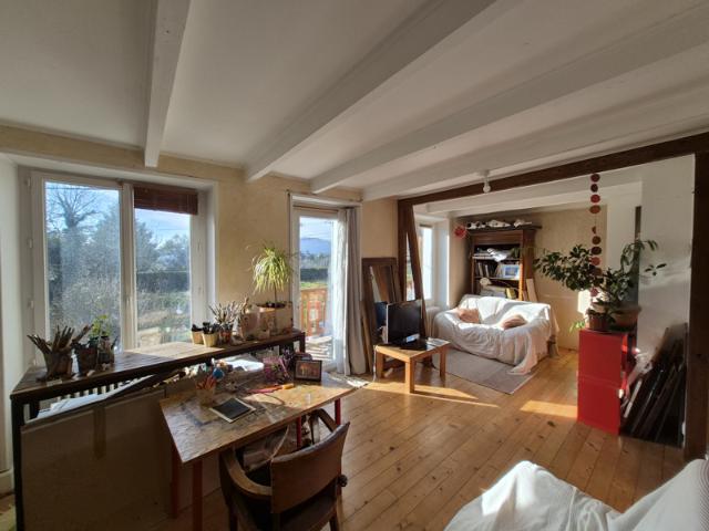 Maison de village de 110 m2 habitables édifiée sur un terrai
