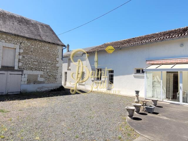 MAISON DE VILLAGE DE 123 M2 DE PLAIN PIED AVEC DEPENDANCES ET GRAND JARDIN