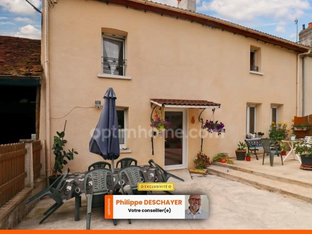 Maison de Village de 142 m² 6 pièces 4 chambres Grange / Gararge sur parcelles de 1935 m² MAGNAC LAVAL 87190