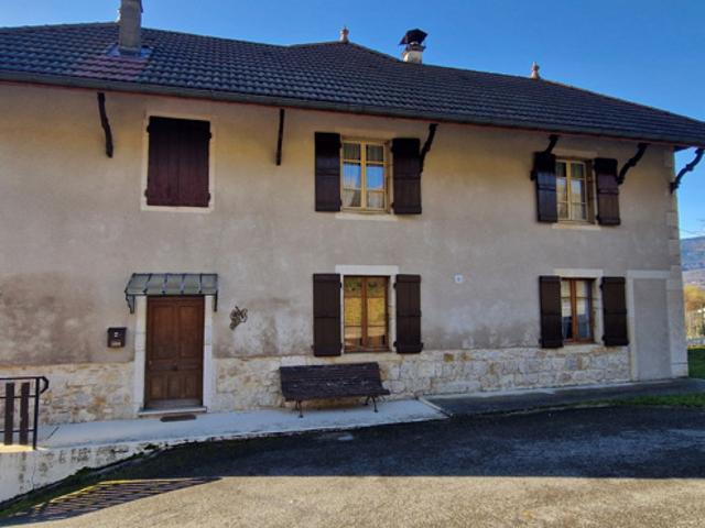 Maison de village de 171 m2 habitables édifiée sur terrain d