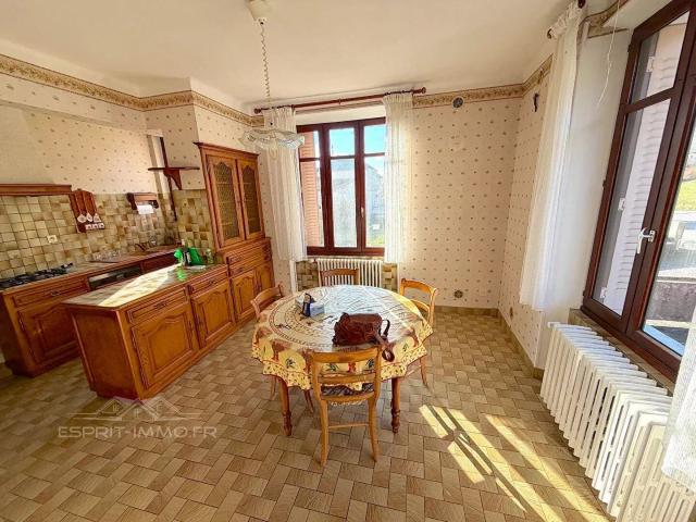 Maison de village de 190 m² habitables avec jardin