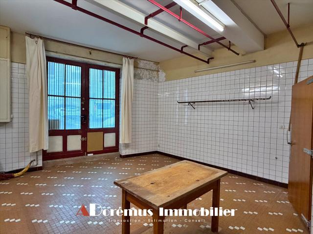 Maison De Village De 202 M2 Avec Jardin Et Fort Potentiel D’. 202m² Quinsac