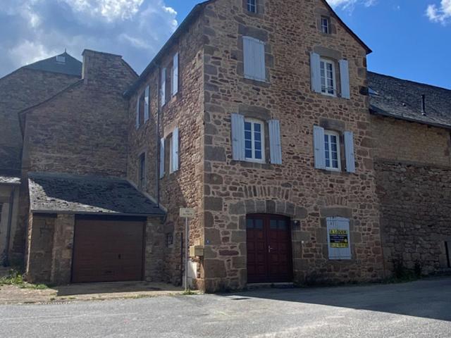 MAISON DE VILLAGE DE TYPE 4 AVEC GARAGE