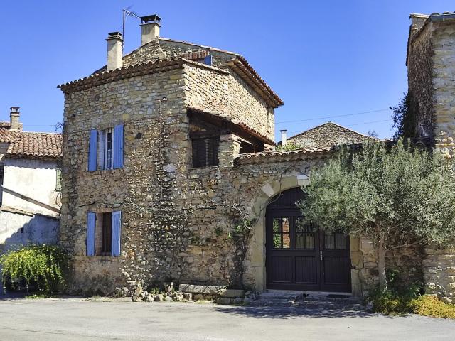 Maison de village de caractère cour, terrasses et jardin M. 132m² Saint Christol lez Alès