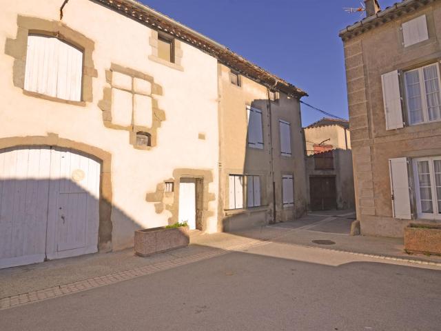 Maison de village de caractère avec cour, terrasse et garage. 130m² Rieux Minervois