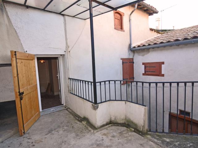Maison de village de caractère avec cour, terrasse et garage. 130m² Rieux Minervois
