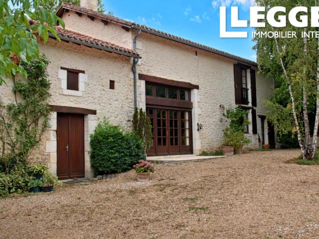 Maison de village de caractère avec gîte et piscine