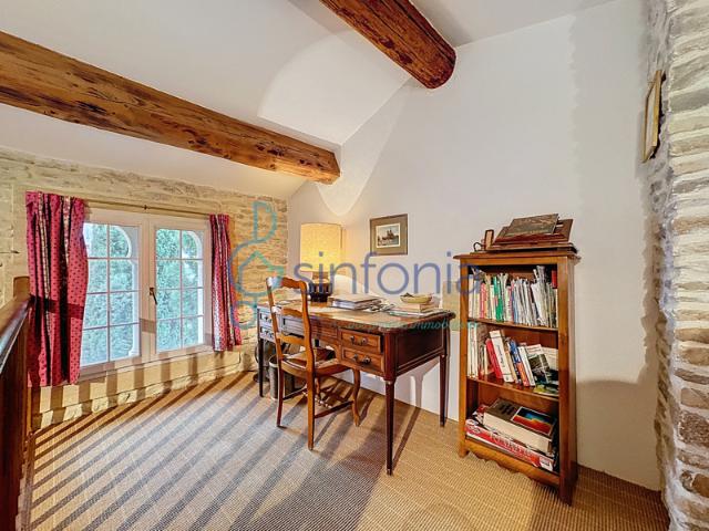 Maison de village de caractère avec patio, balcon et station