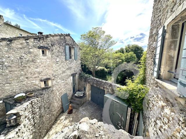 Maison de village de charme à Eygalières avec piscine