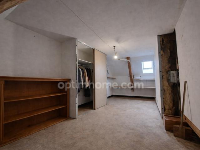 Maison de village d'environ 115 m², 3 pièces avec potentiel d'évolution à Ferrière Larçon 37350