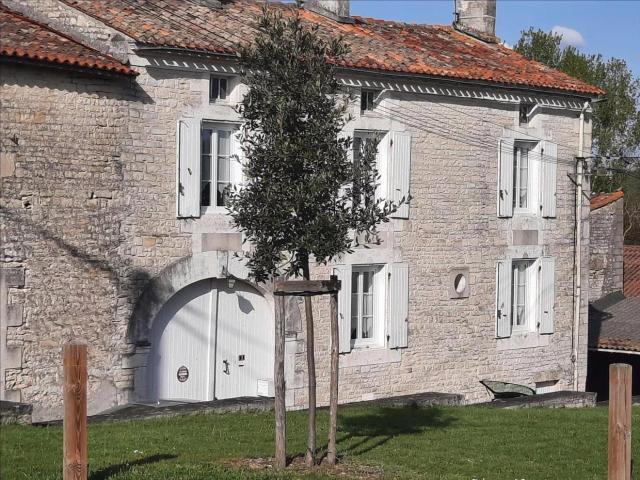 Maison de village dependances 16330 123m² Coulonges