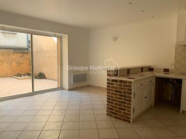 Maison de village deux chambres de 90m2 avec terrasse en centre ville COURTHEZON