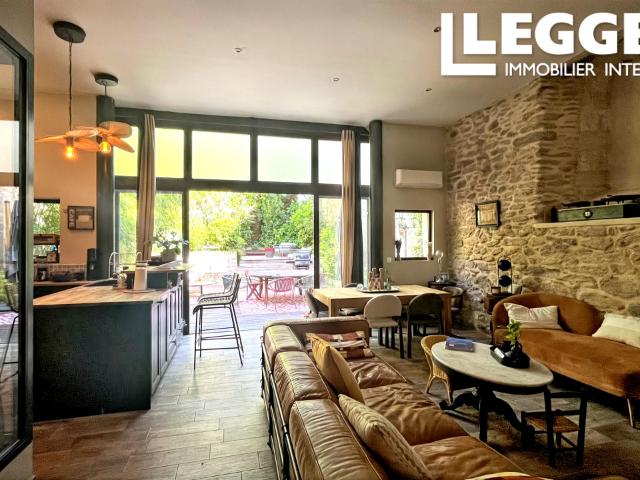 MAISON DE VILLAGE DU 15 ème siècle AVEC JARDIN ATTENANT ET PISCINE