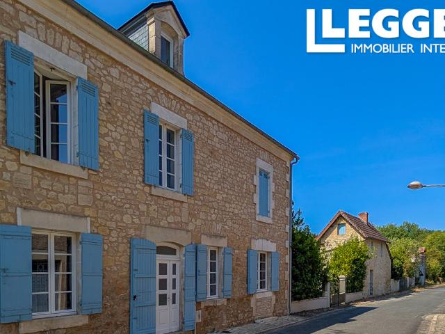 Maison de village du 18e siècle très bien restaurée, avec un jardin comprenant une petite maisonnette