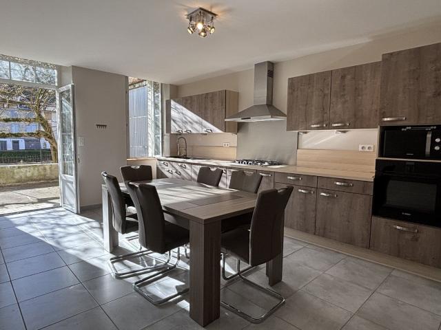 Maison de village du XIXe siècle en pierre 394m² Bélesta