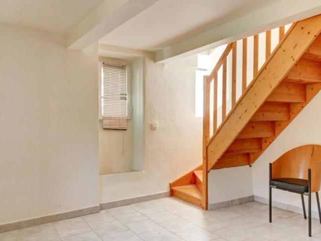 Maison de village en très bon état ROQUESTÉRON
