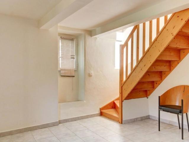 Maison de village en très bon état ROQUESTÉRON