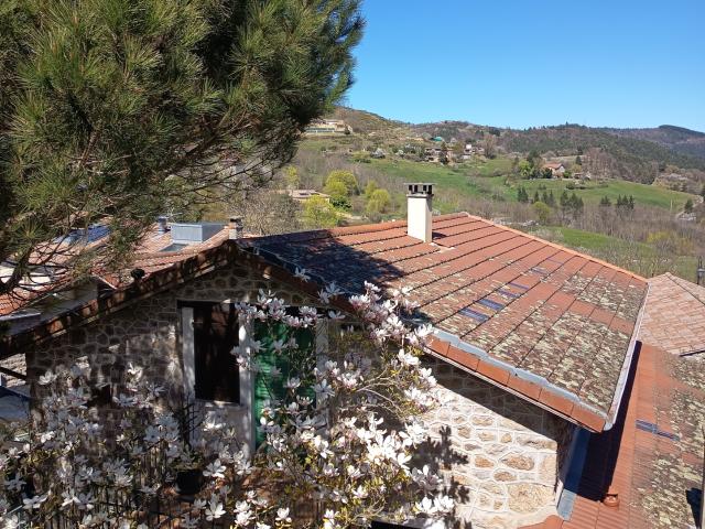 MAISON DE VILLAGE EN PIERRE