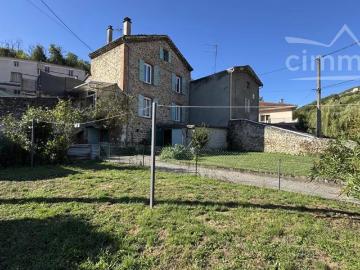 Maison de village en pierre à rénover