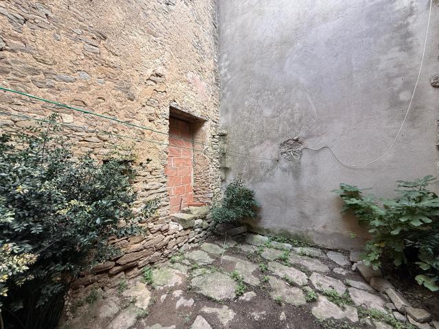 MAISON DE VILLAGE EN PIERRE À RÉNOVER