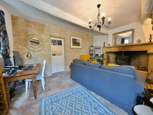 Maison de village en pierre avec terrasse tropézienne