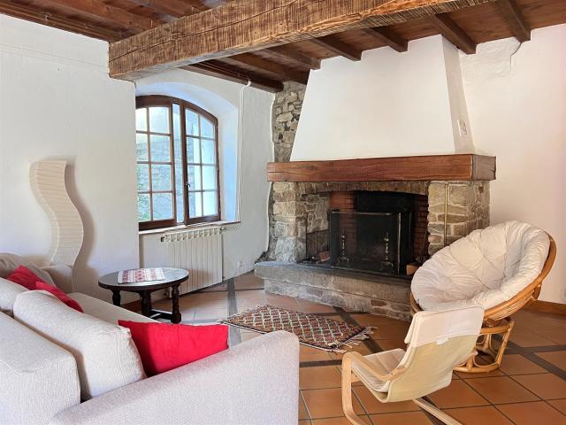 Maison de village en pierre avec jardin et garage proche de. 140m² Brousses et Villaret