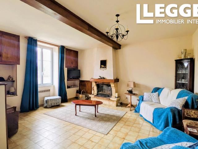 Maison de village en pierre de 3 chambres avec atelier, garage, jardins et potentiel d'agrandissement