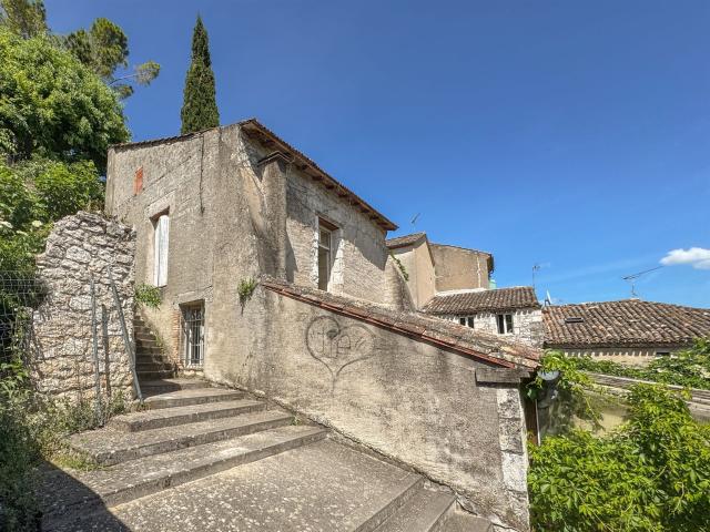 Maison de village en pierre d'env 80 m2 sur 3 étages et son. 80m² Lauzerte