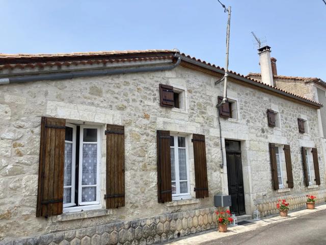 Maison de village en pierre en bon état 90m² Saint Vallier