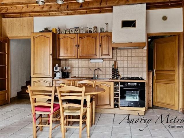 Maison de village en pierre mitoyenne à vendre à Ruffieux, d'env.65 m2 habitable, 1h de Genève, 45 minutes d’Annecy et 30 minutes d’Aix les Bains