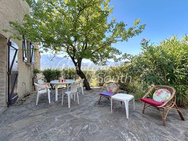Maison De Village En Pierre Sur Grand Terrain à Eus 139m² Eus
