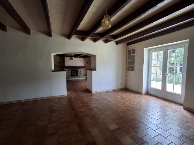 Maison De Village En Pierres Avec Grand Garage Avec Vue Camp. 170m² Saint Claud