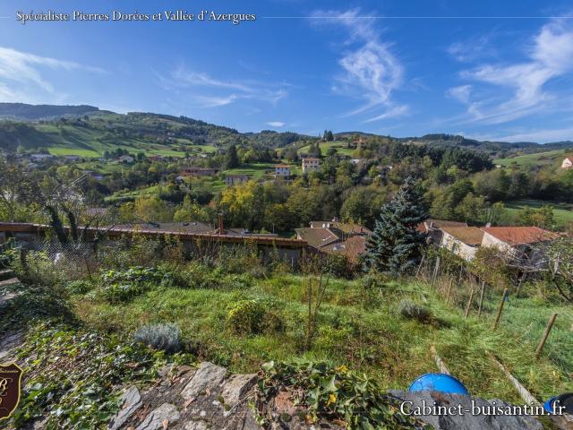 Maison de village en pierres avec vue