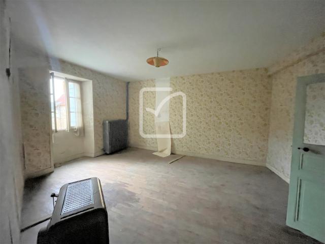 Maison de village en pierres à rénover Un beau projet au fort potentiel