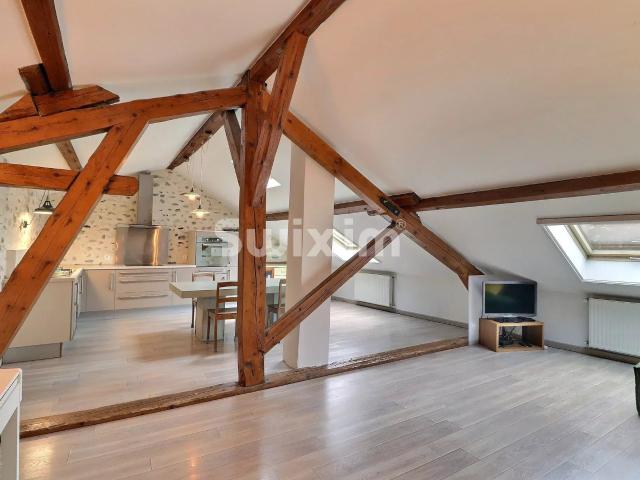 Maison de village en pierres apparentes proche de la douane