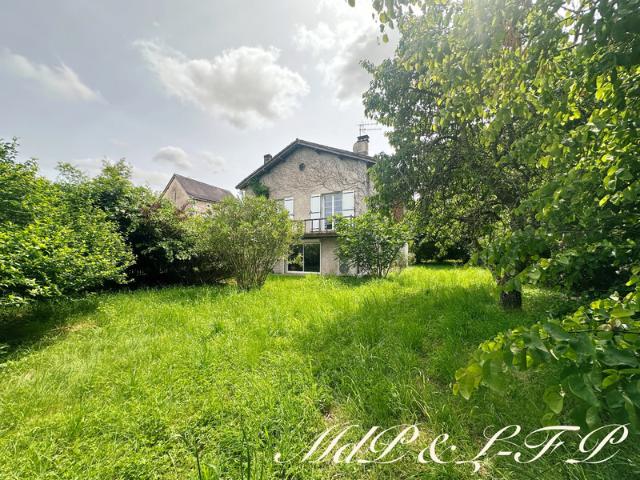 Maison de village en pierres_7 pièces_ 290 m2