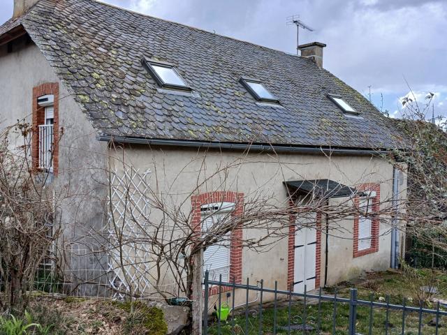 MAISON DE VILLAGE ENTIEREMENT RENOVEE