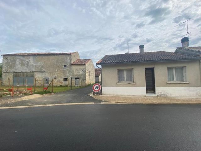 Maison de village et sa grange